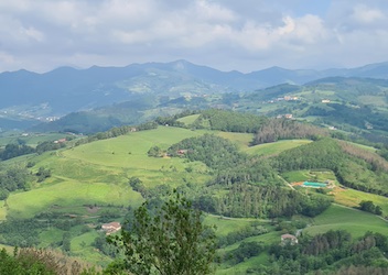 Gure apirileko ibilaldia